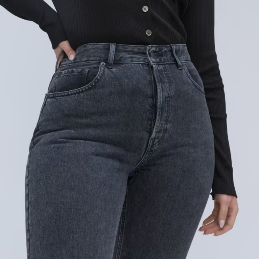 Everlane The curvy 90's cheeky straight Jean size 29 crop size 8 black wash